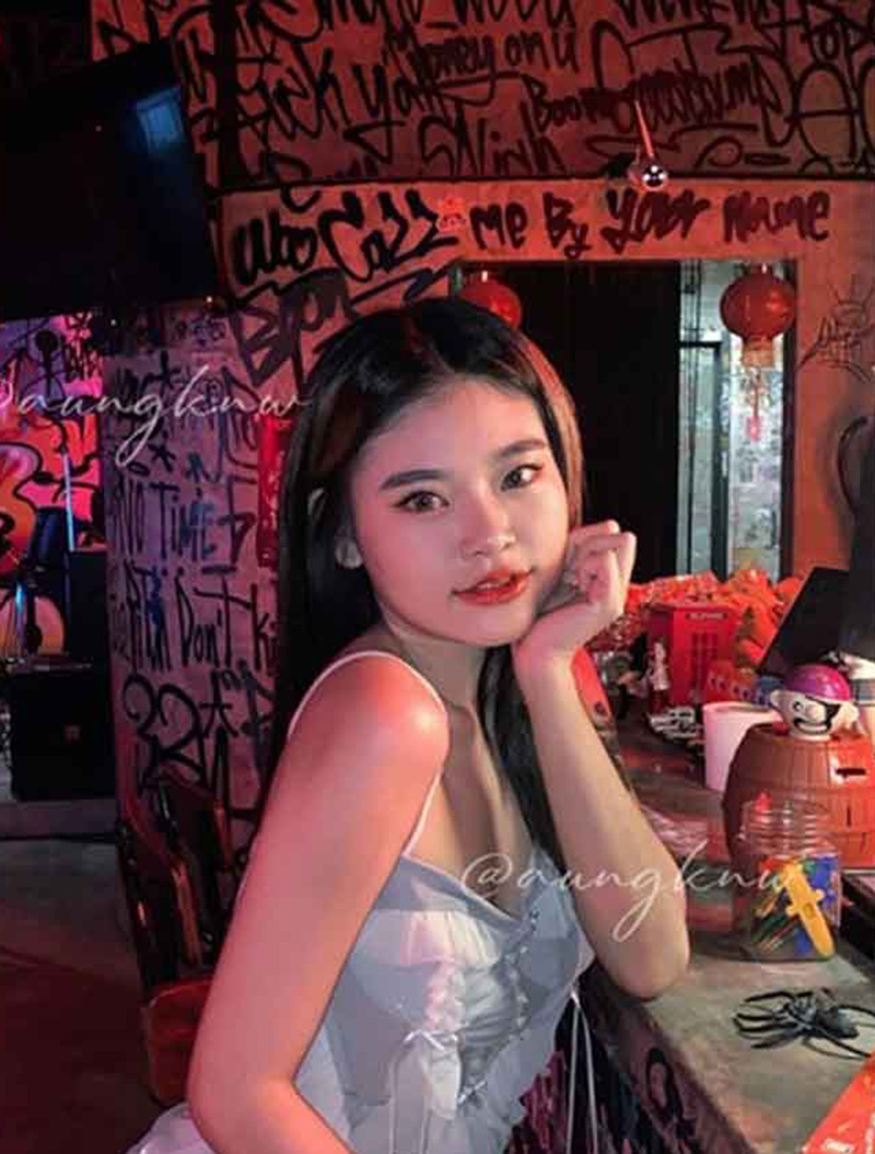 aungkn.w xxx สาวขาวหมวยเอวเล็กนัดเย็ด ลากจากร้านเหล้ามาขย่ม