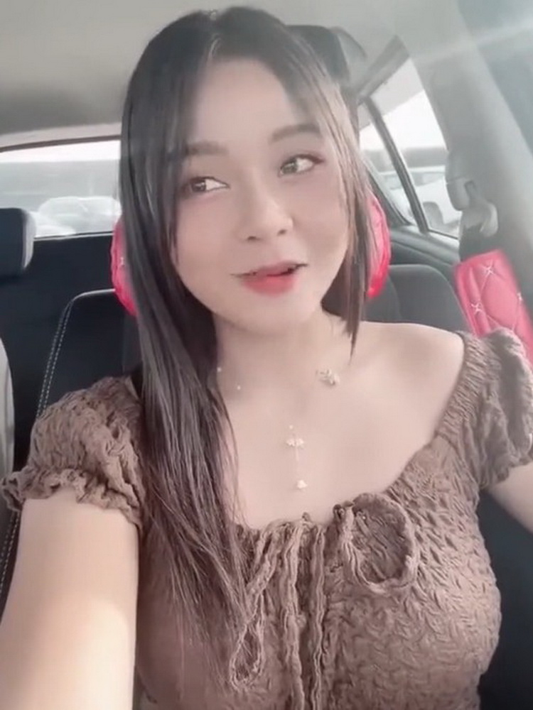 onlyfans mintra4444 เจอfcที่โรงหนังชวนมาทำคลิปให้เย็ดฟรีๆ