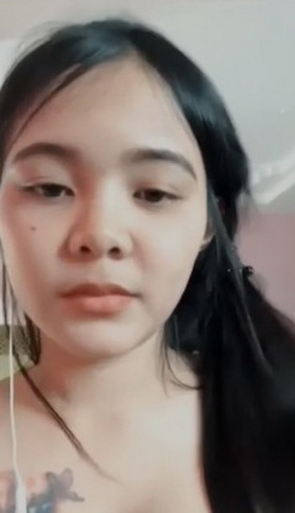 คลิปหลุด งานคอลเสียวกับน้องวัยรุ่นสาวอวบทางบ้านโดนหนุ่มหล่อหลอก