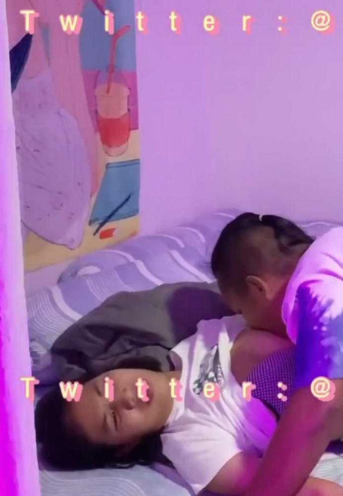 คลิปหลุดสวิงกิ้ง สาววัยรุ่นไทยรับงาน โดนจับนัวเลียหีแล้วเอาควยเสียบ