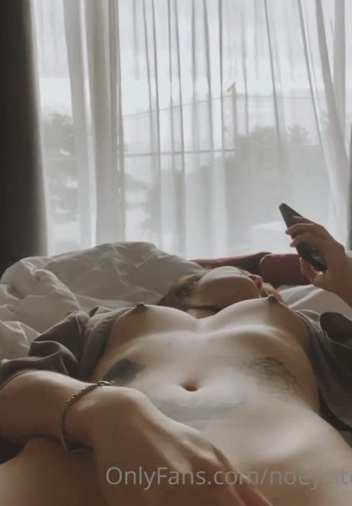 Onlyfans noey.atc น้องเนยแหวกขาติ้วหีอย่างเสียวต่อด้วยมาเย็ดกับคู่เทพ