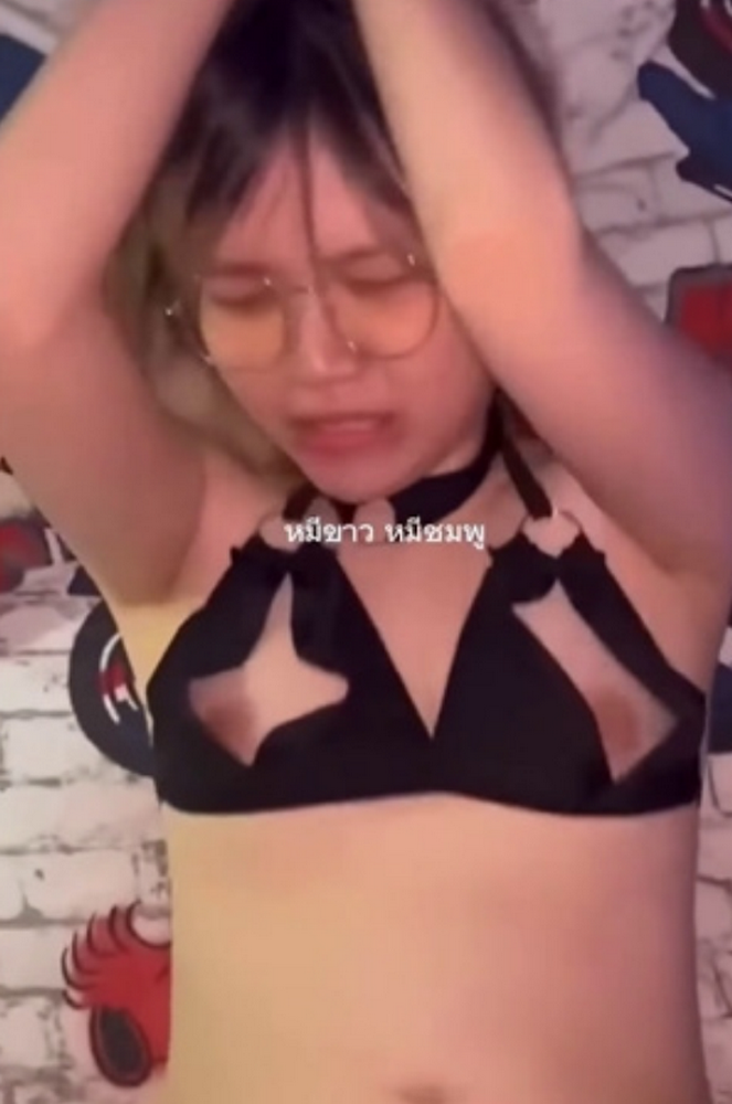 คลิปหลุดไทย น้องฟ้าโดนจับเย็ดคาชุดนอนไม่ได้นอน