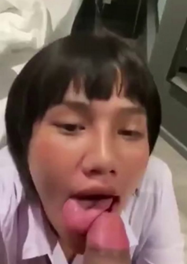 คลิปหลุดนักศึกษาสาวผมสั้น โม๊คควยเหมือนเลียไอติม