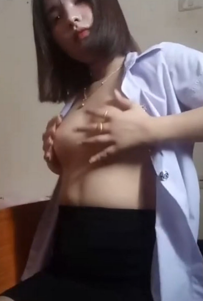 คลิปหลุดสาวอีสานตั้งกล้องเขี่ยนมเขี่ยหี หุ่นน่าจับเย็ด