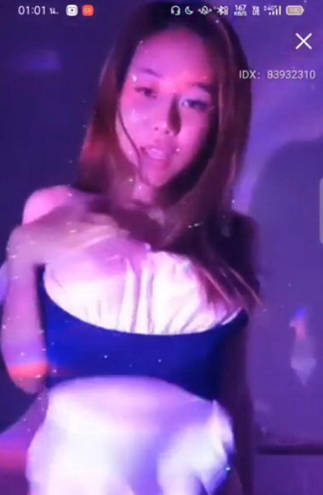 แอพไลฟ์สด IDX-83932310 วัยรุ่นไทย เปลือยท่อนบนโชว์นมสวยๆน่าบีบ