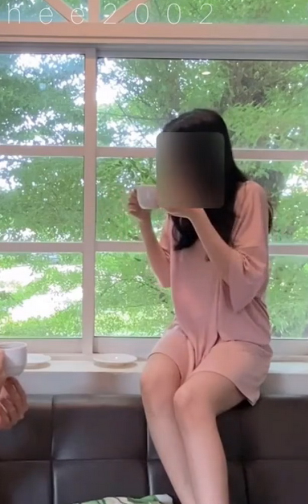 Onlyfans Yayhee2002 โดนควยกระแทกปาก โดนจับซอยหีแล้วกระแทกไม่มียั้ง