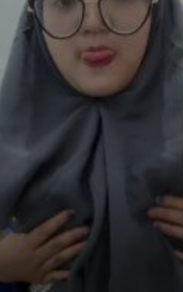 คลิปสาวอิสลามหุ่นอวบนั่งช่วยตัวเองเกี่ยวหี