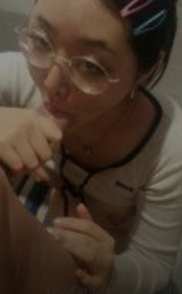 น้องแว่นอมควยดีจัดพาเสียวอย่างเด็ด